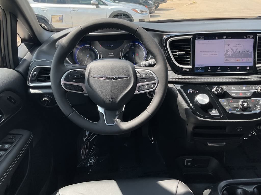 New 2026 Chrysler Pacifica Select image 15