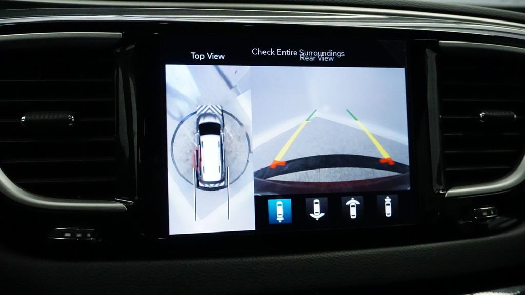 Certified 2020 Chrysler Pacifica Touring-L w/ Advanced Safetytec Group image 33