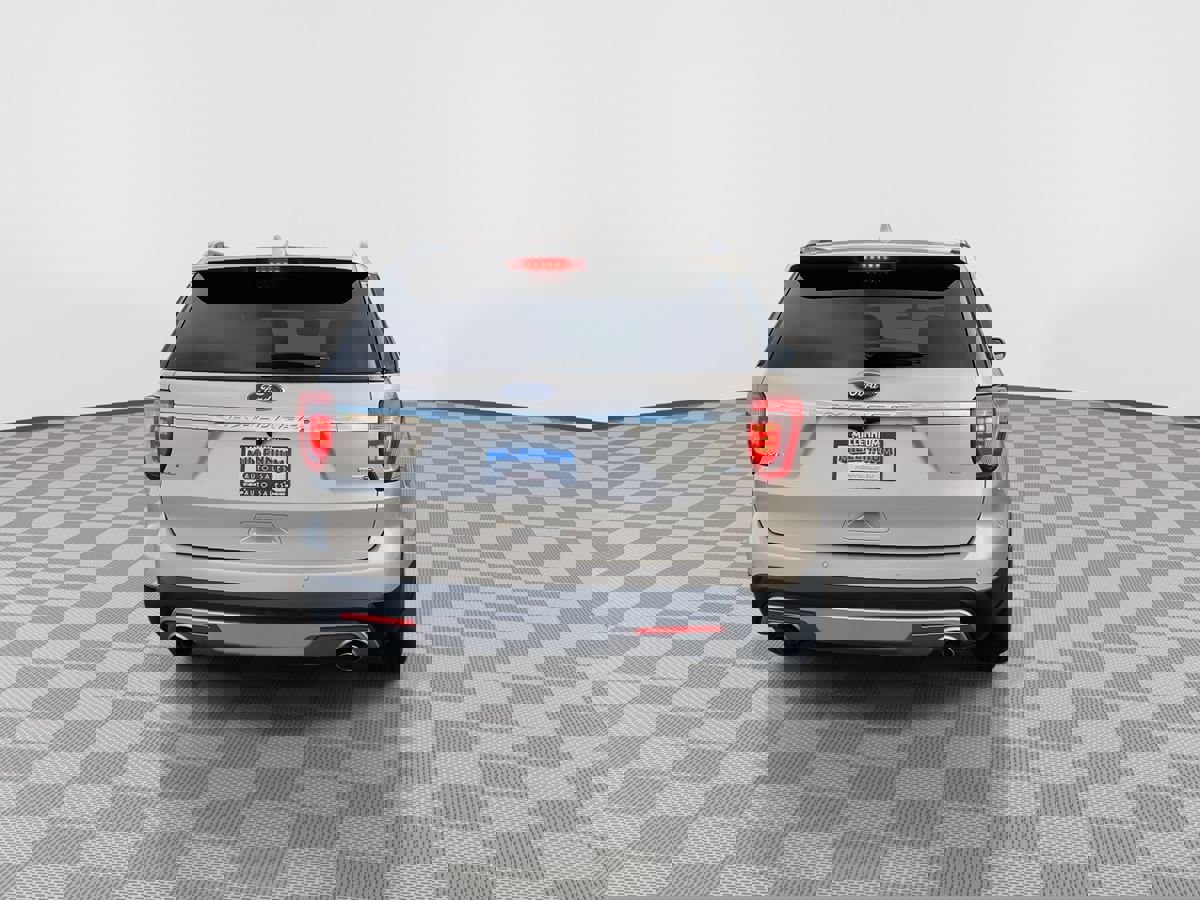 Used 2017 Ford Explorer XLT w/ Equipment Group 202A AWD/4WD image 6