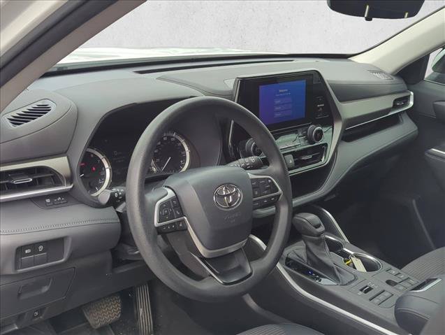 Used 2023 Toyota Highlander L AWD/4WD image 11
