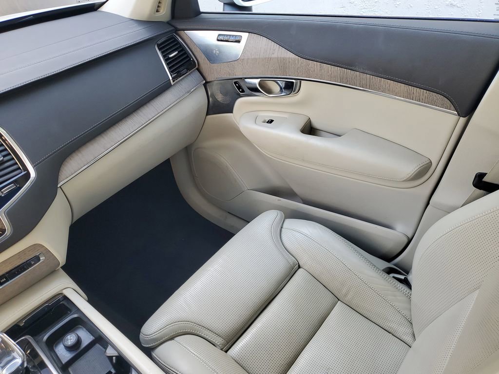 Used 2023 Volvo XC90 T8 Ultimate w/ Protection Package Premier image 11