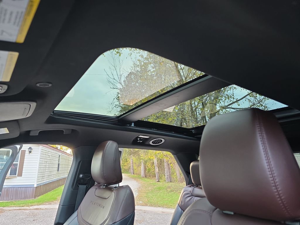 Used 2022 Ford Explorer Platinum w/ Equipment Group 601A image 32