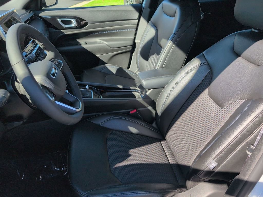 New 2026 Jeep Compass Latitude image 11