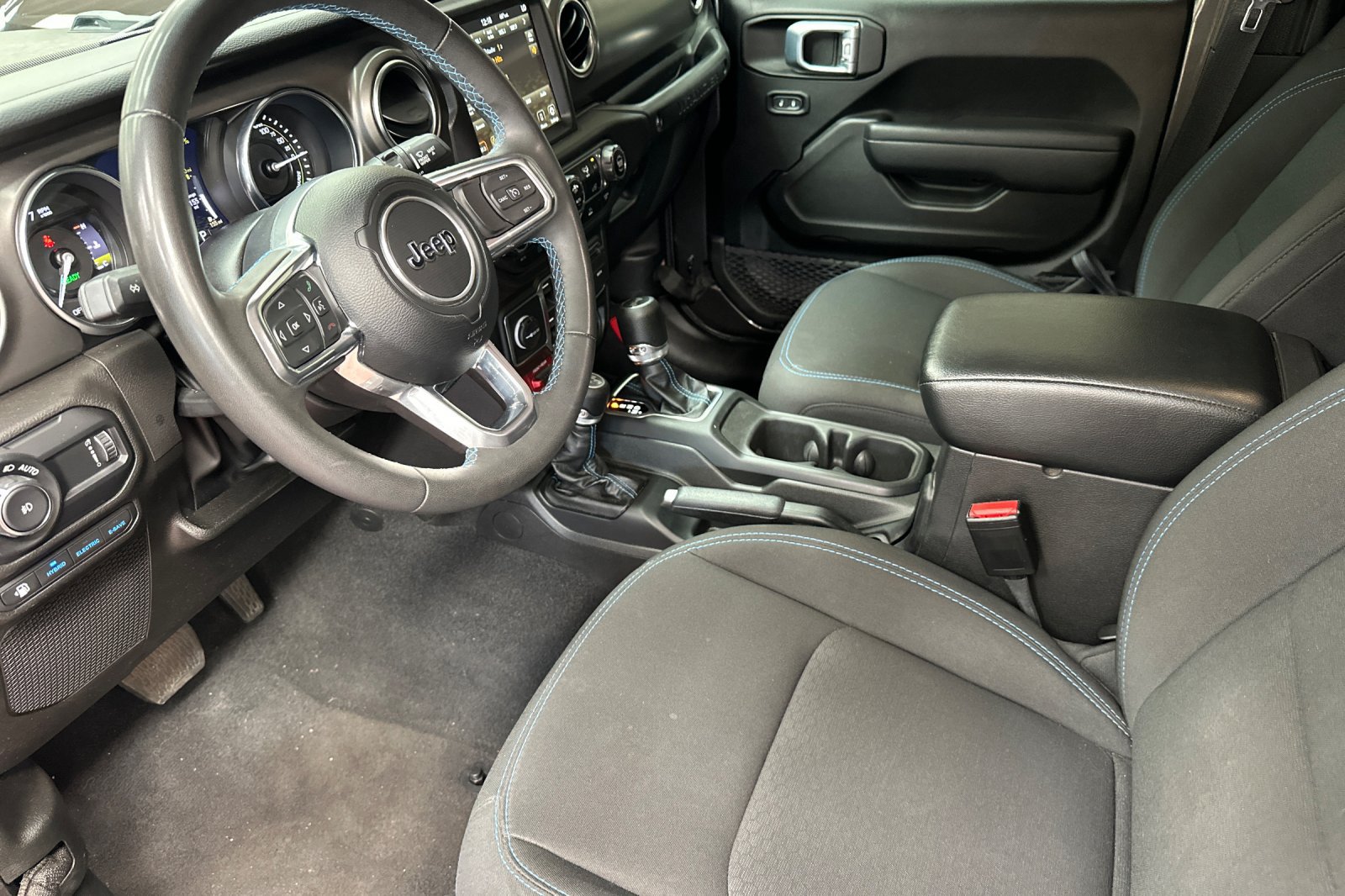 Used 2023 Jeep Wrangler Unlimited Rubicon 4xe AWD/4WD image 12