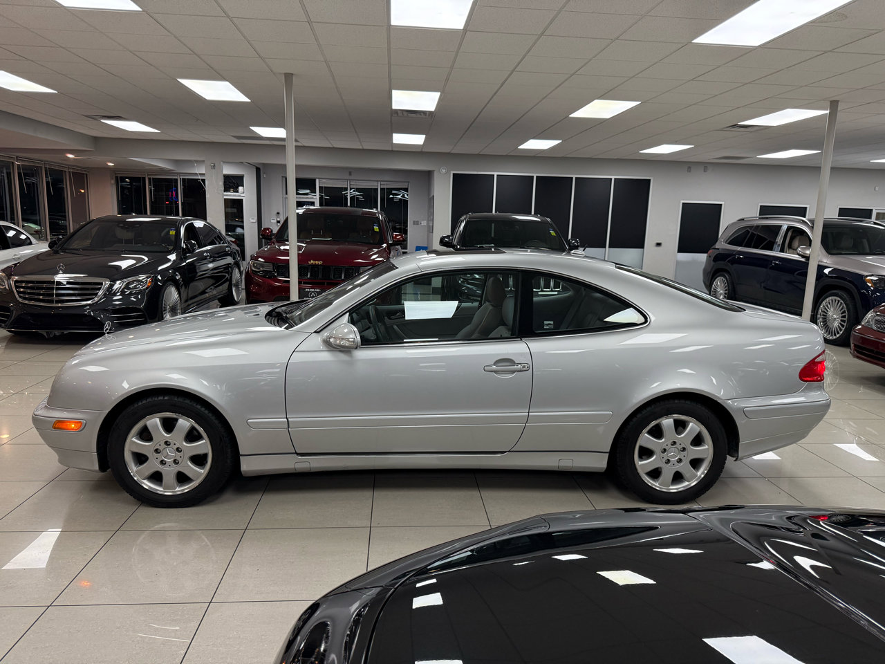 Used 2001 Mercedes-Benz CLK 320 Coupe image 6