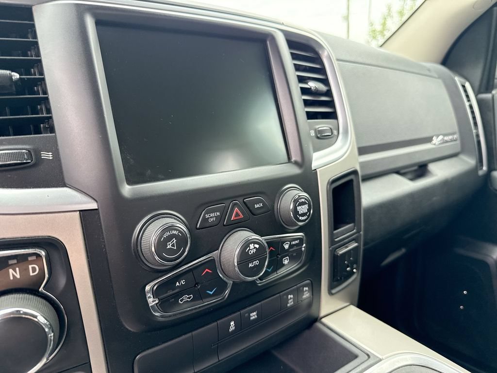 Used 2017 RAM 1500 SLT AWD/4WD image 12