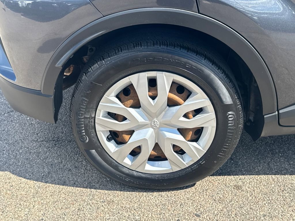 Used 2021 Toyota C-HR LE image 37