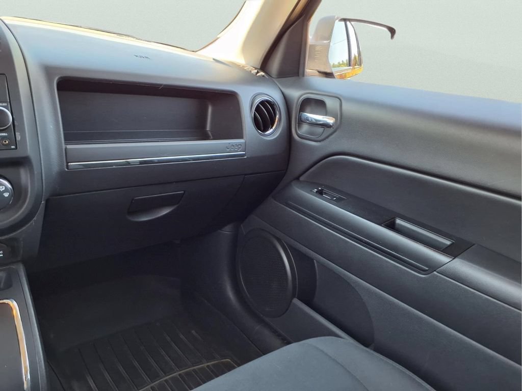 Used 2015 Jeep Patriot Latitude AWD/4WD image 15