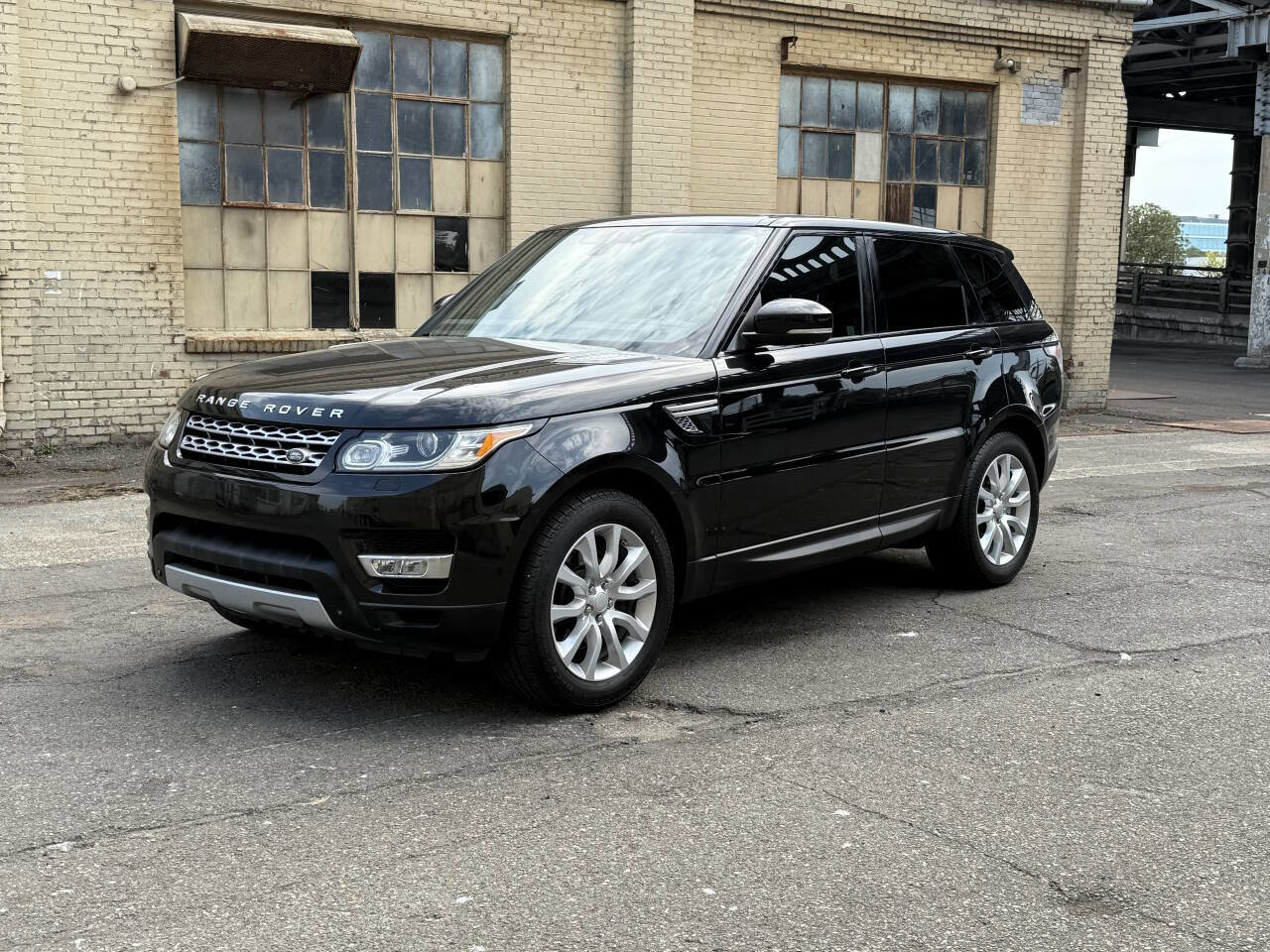 Used 2015 Land Rover Range Rover Sport HSE image 2