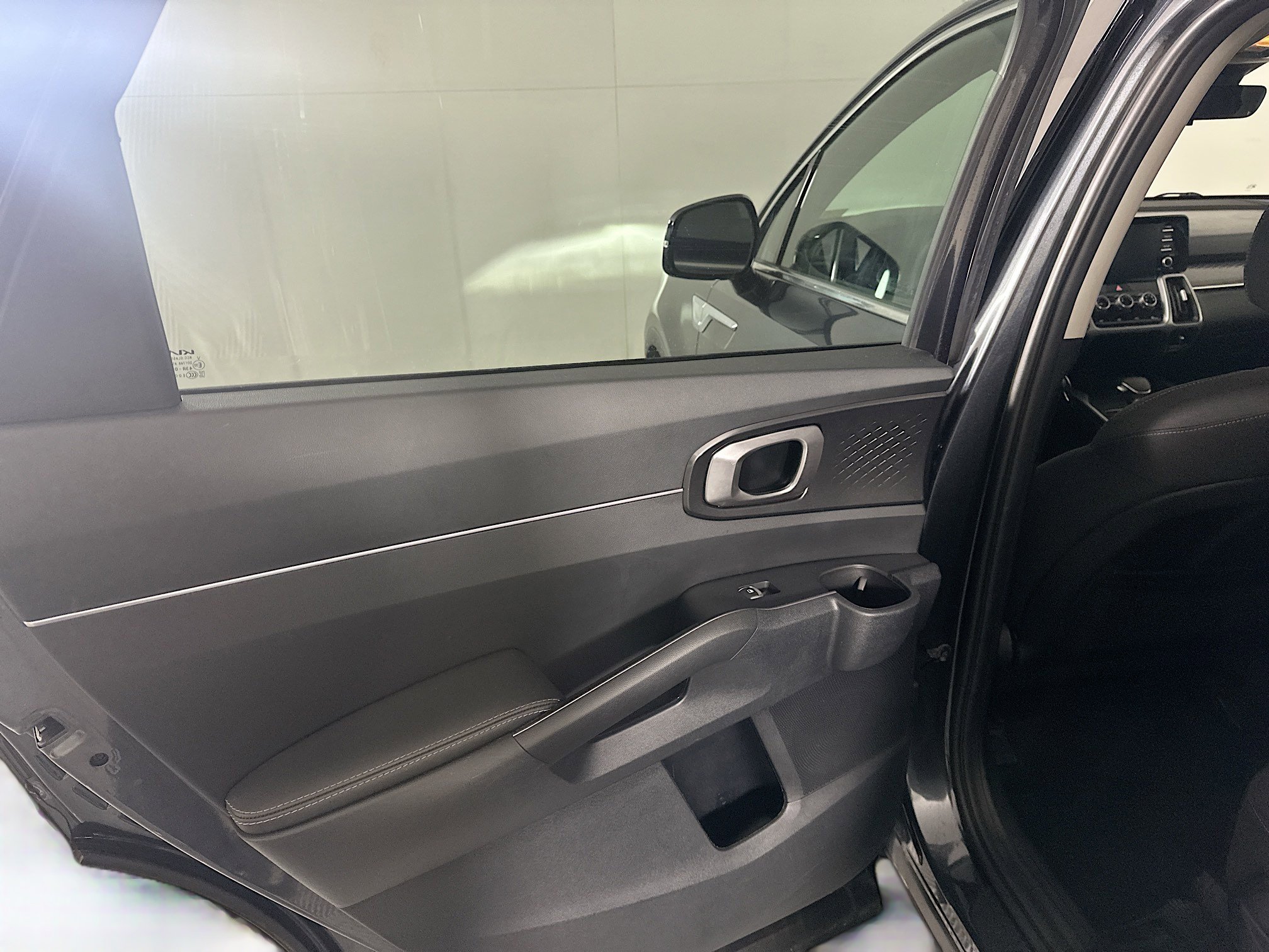 Used 2023 Kia Sorento LX image 25