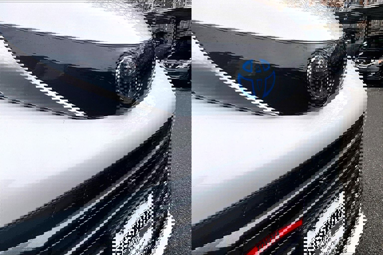 Used 2025 Toyota Sienna Platinum image 30