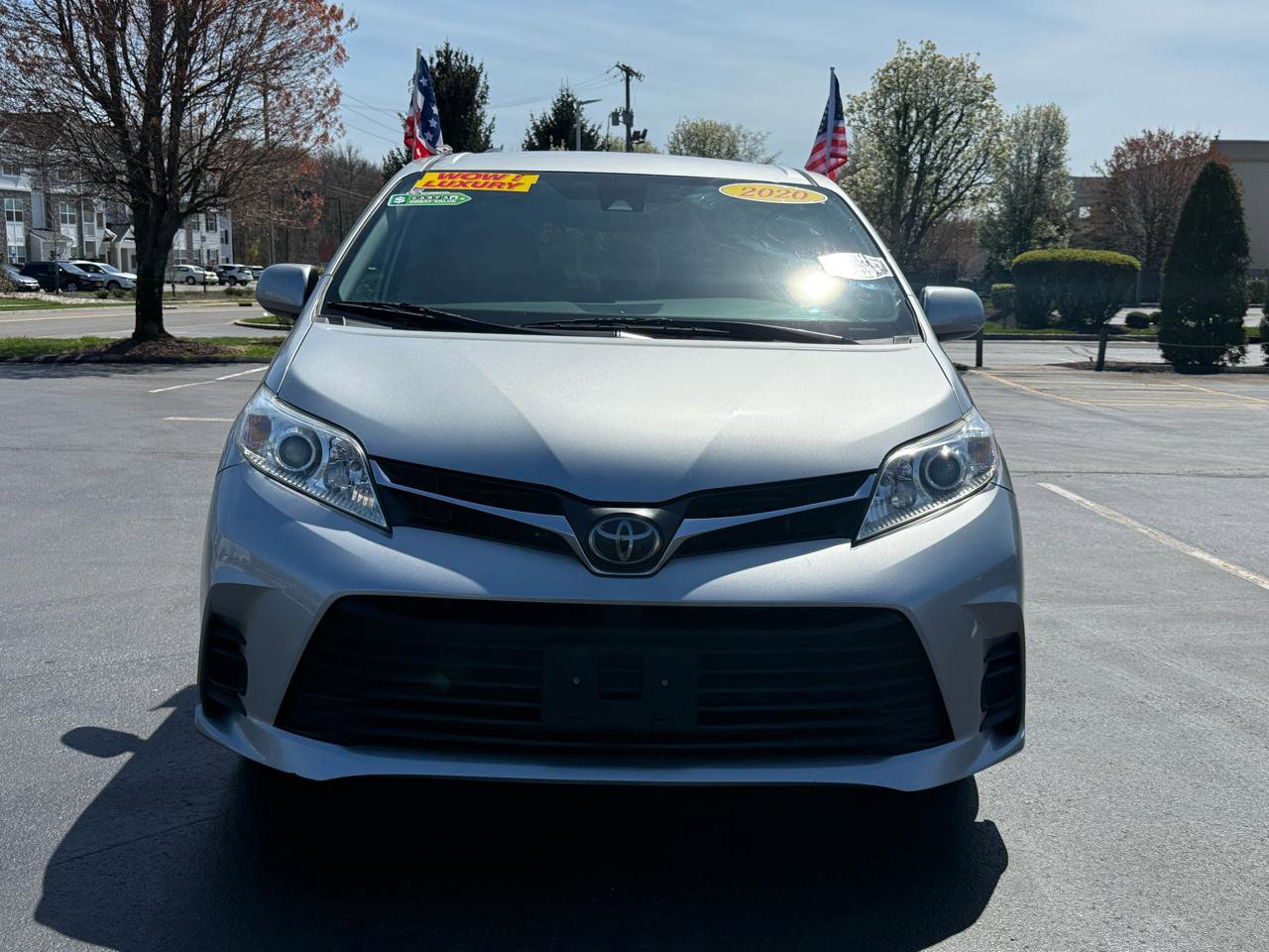 Used 2020 Toyota Sienna LE AWD/4WD image 2