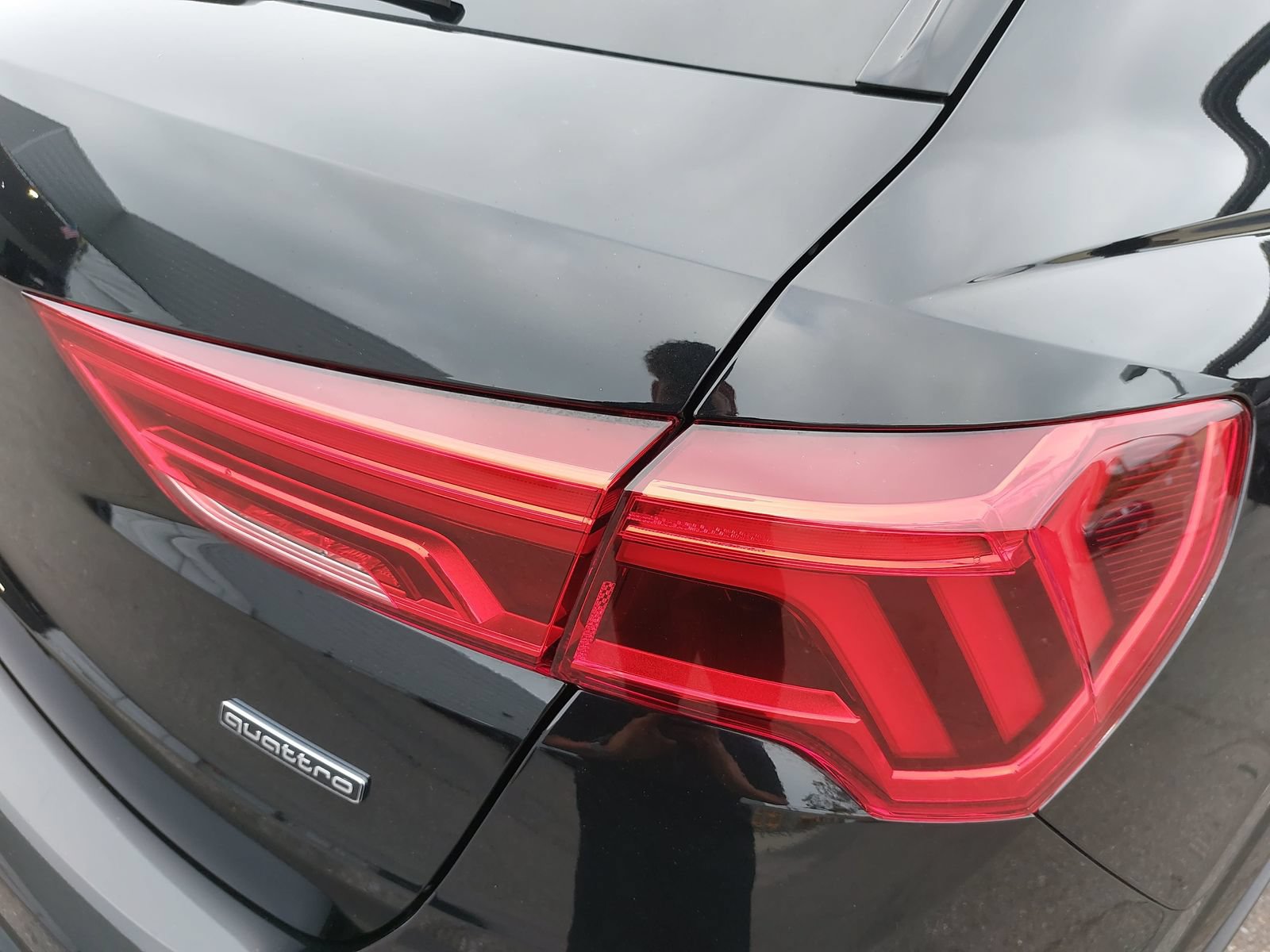 Certified 2025 Audi Q3 2.0T Premium w/ Convenience Package AWD/4WD image 39