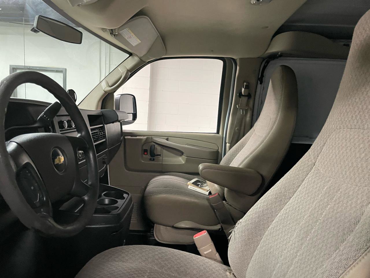 Used 2014 Chevrolet Express 2500 Extended RWD image 7