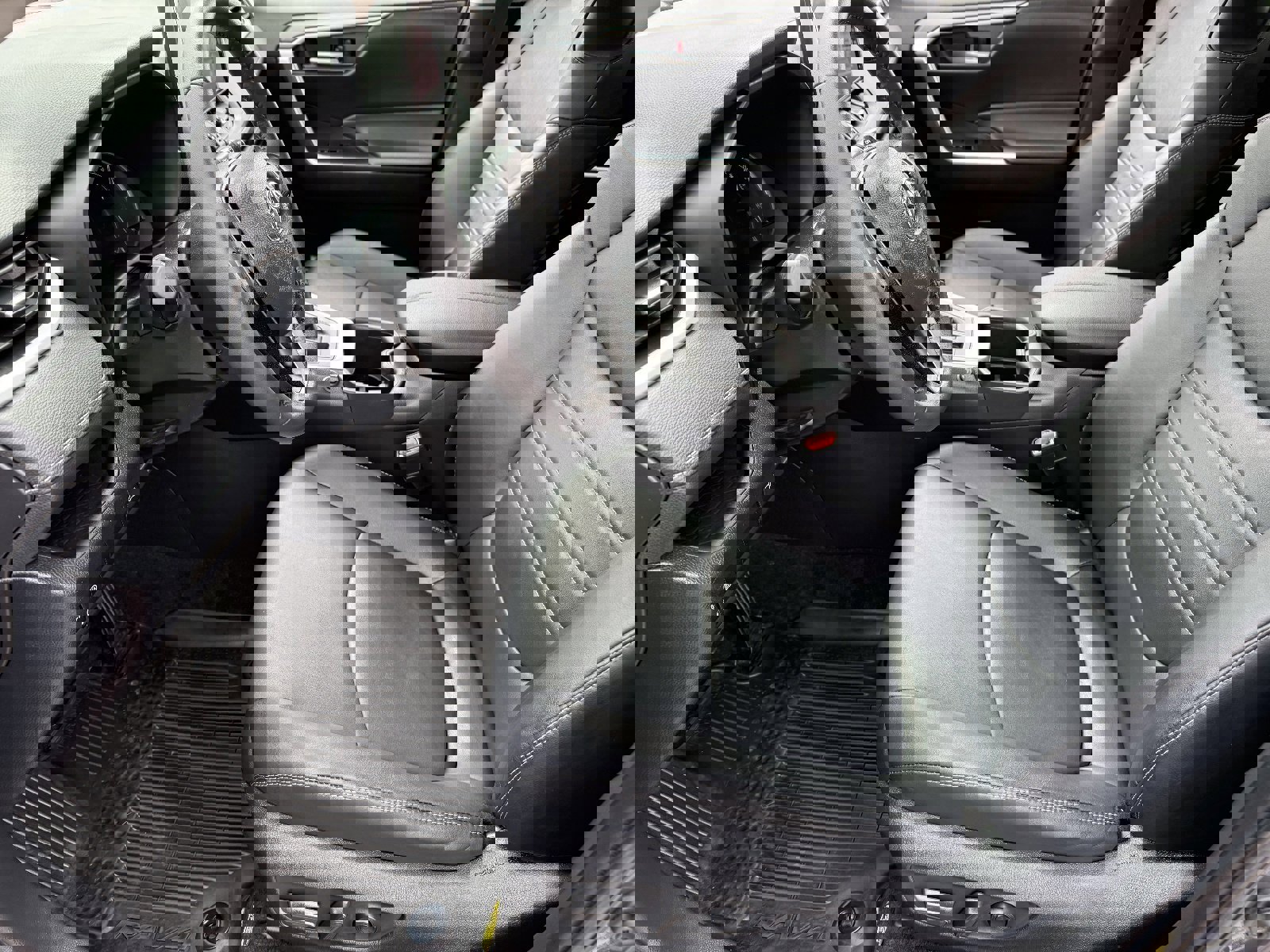 Used 2023 Toyota RAV4 XLE Premium image 20