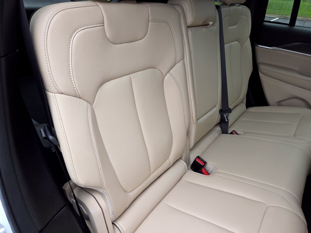 Used 2024 Jeep Grand Cherokee Limited AWD/4WD image 32