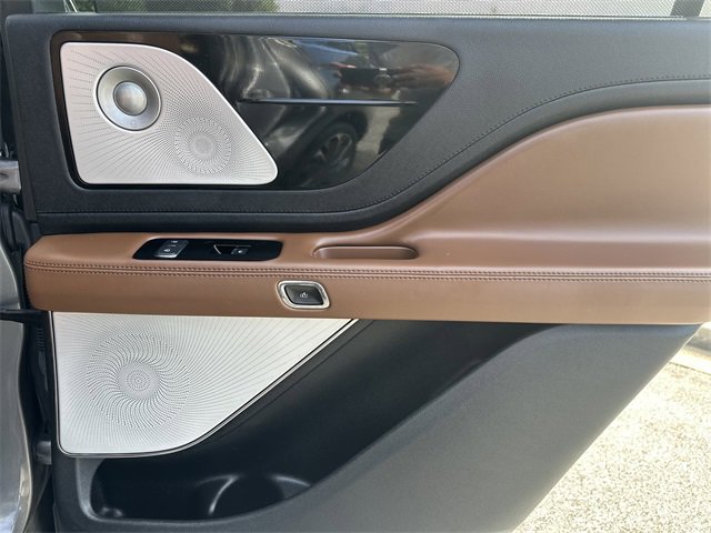 Used 2022 Lincoln Aviator Reserve w/ Equipment Group 201A image 16