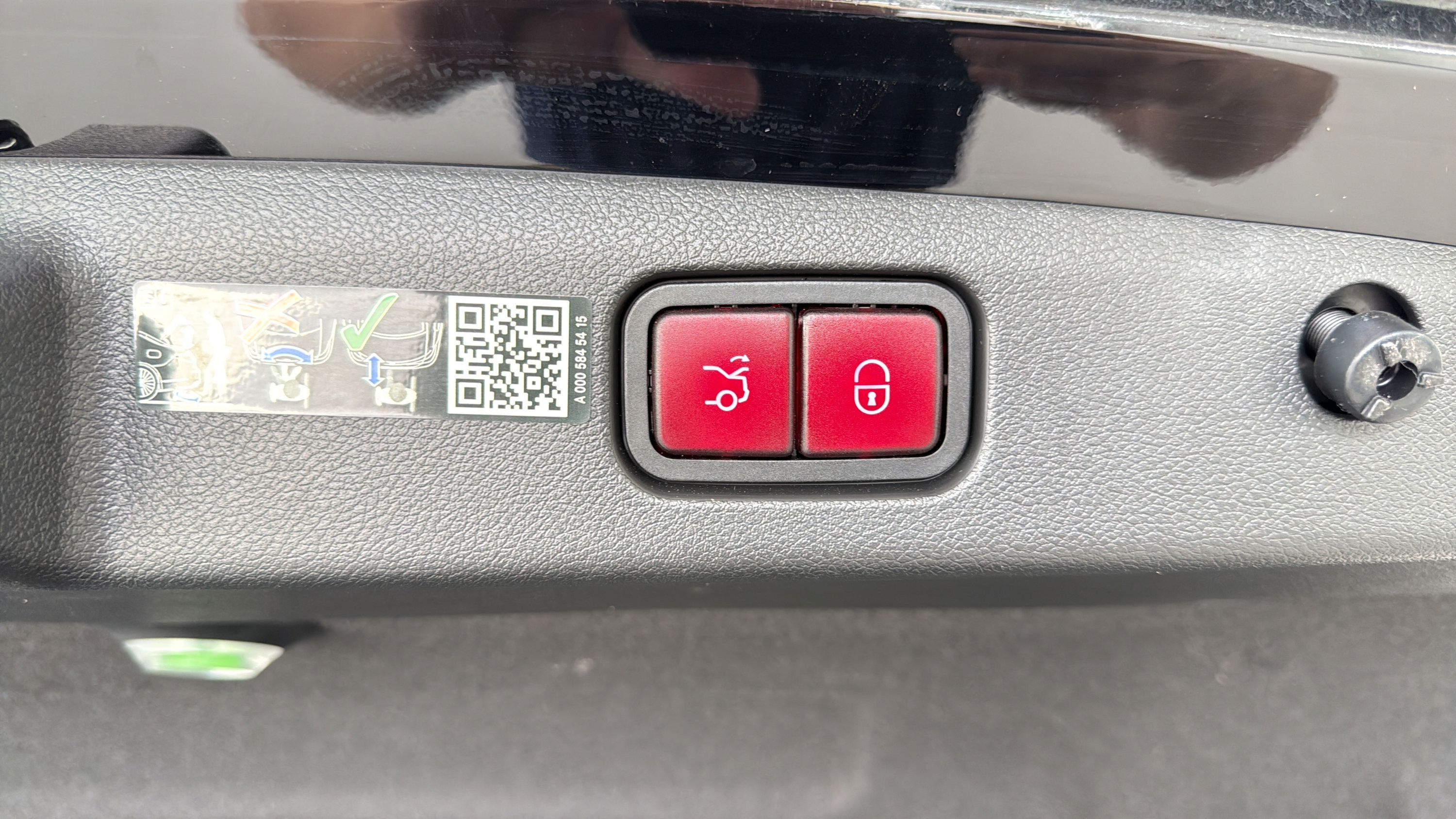 Certified 2025 Mercedes-Benz E 350 4MATIC Sedan w/ Winter Package image 14