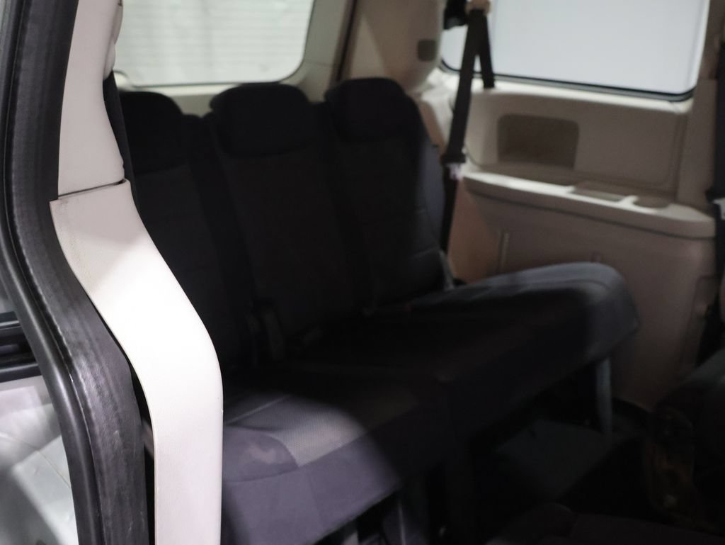 Used 2009 Dodge Grand Caravan SE w/ Climate Group FWD image 11