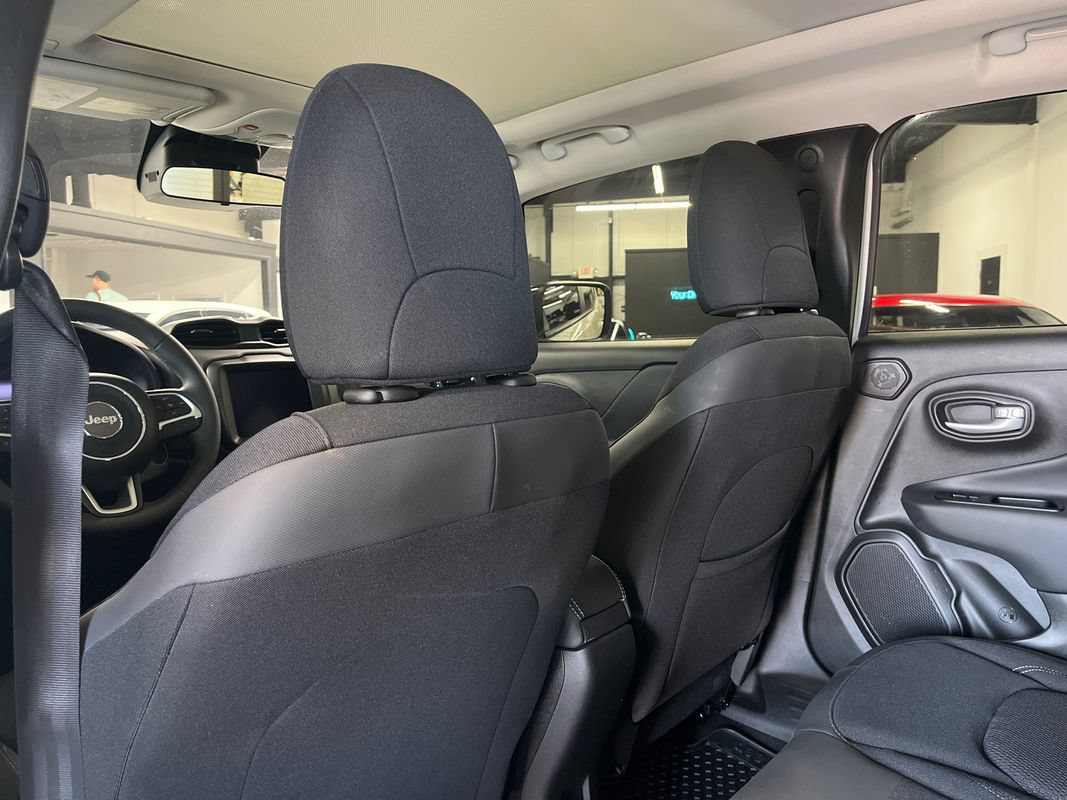 Used 2023 Jeep Renegade Altitude w/ Sun/Sound Group AWD/4WD image 39