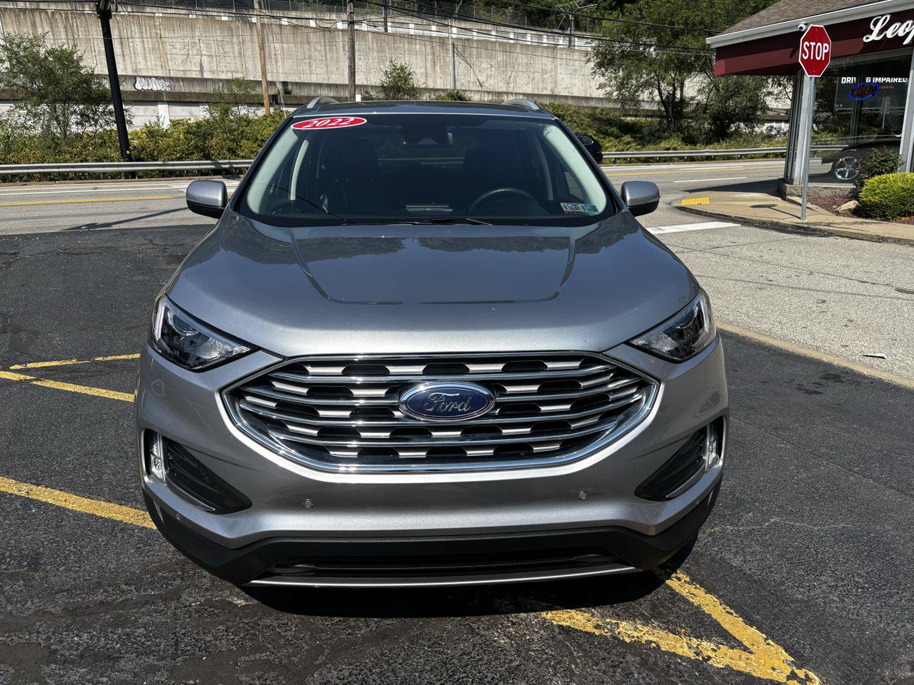 Used 2022 Ford Edge Titanium AWD/4WD image 2