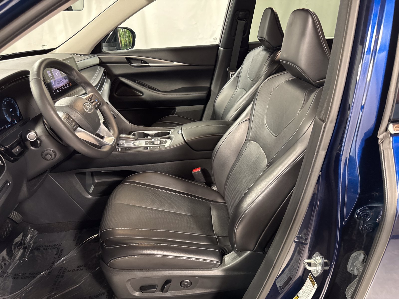 Used 2025 INFINITI QX60 Luxe AWD/4WD image 3
