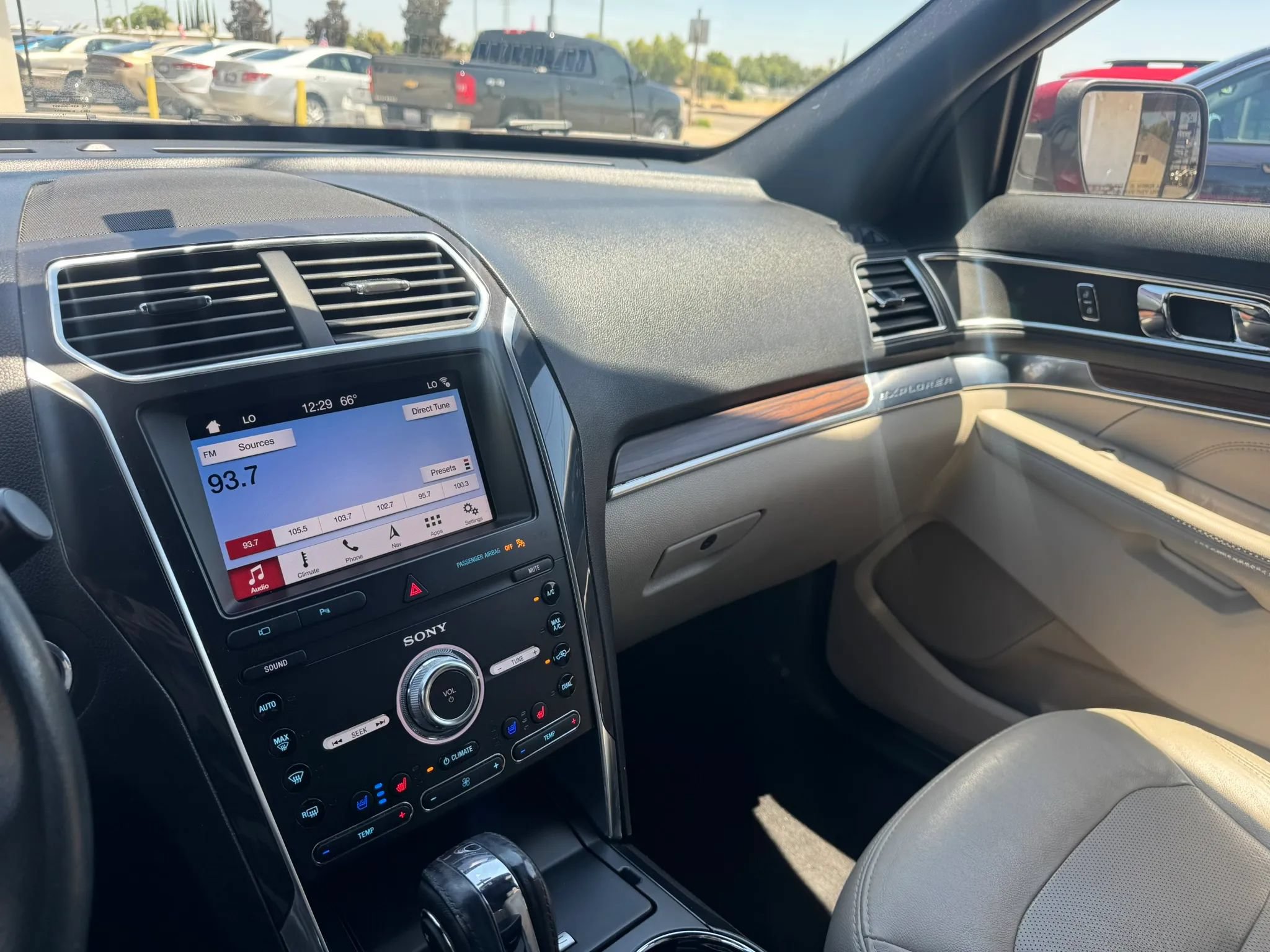 Used 2019 Ford Explorer Limited w/ Class III Trailer Tow Package FWD image 14