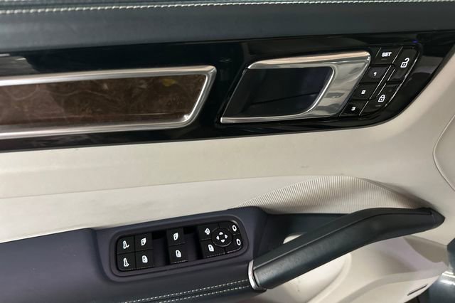 Used 2020 Porsche Cayenne S image 12