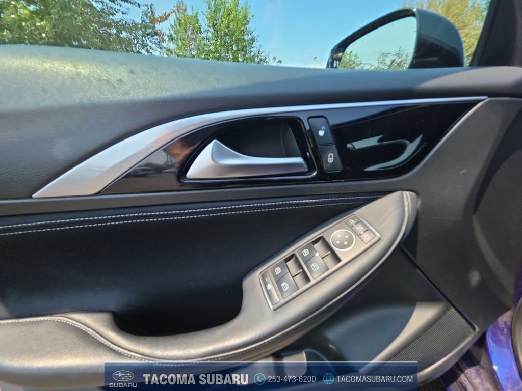Used 2017 INFINITI QX30 FWD image 11