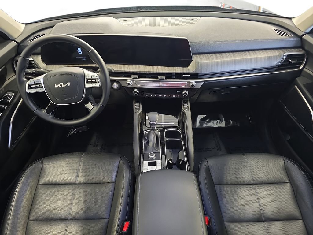 Used 2024 Kia Telluride EX w/ EX Captain's Chair Package image 9
