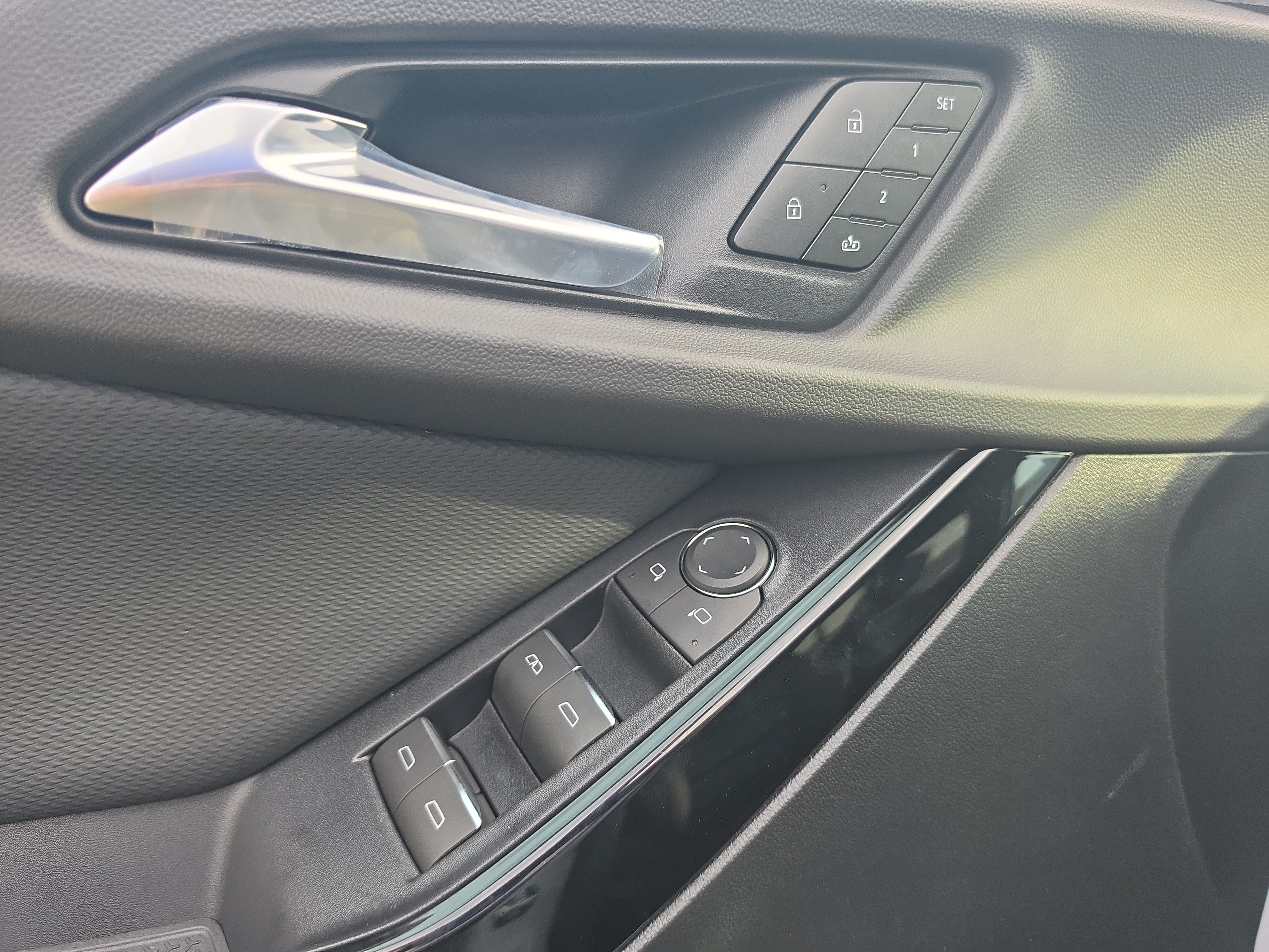 New 2027 Chevrolet Equinox RS w/ Safety and Technology Package AWD/4WD image 18