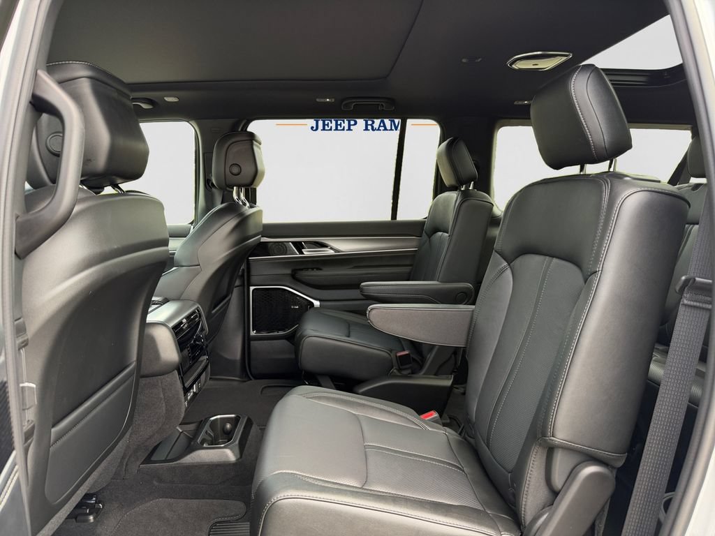 New 2026 Jeep Grand Wagoneer L Limited w/ Premium Group II AWD/4WD image 9