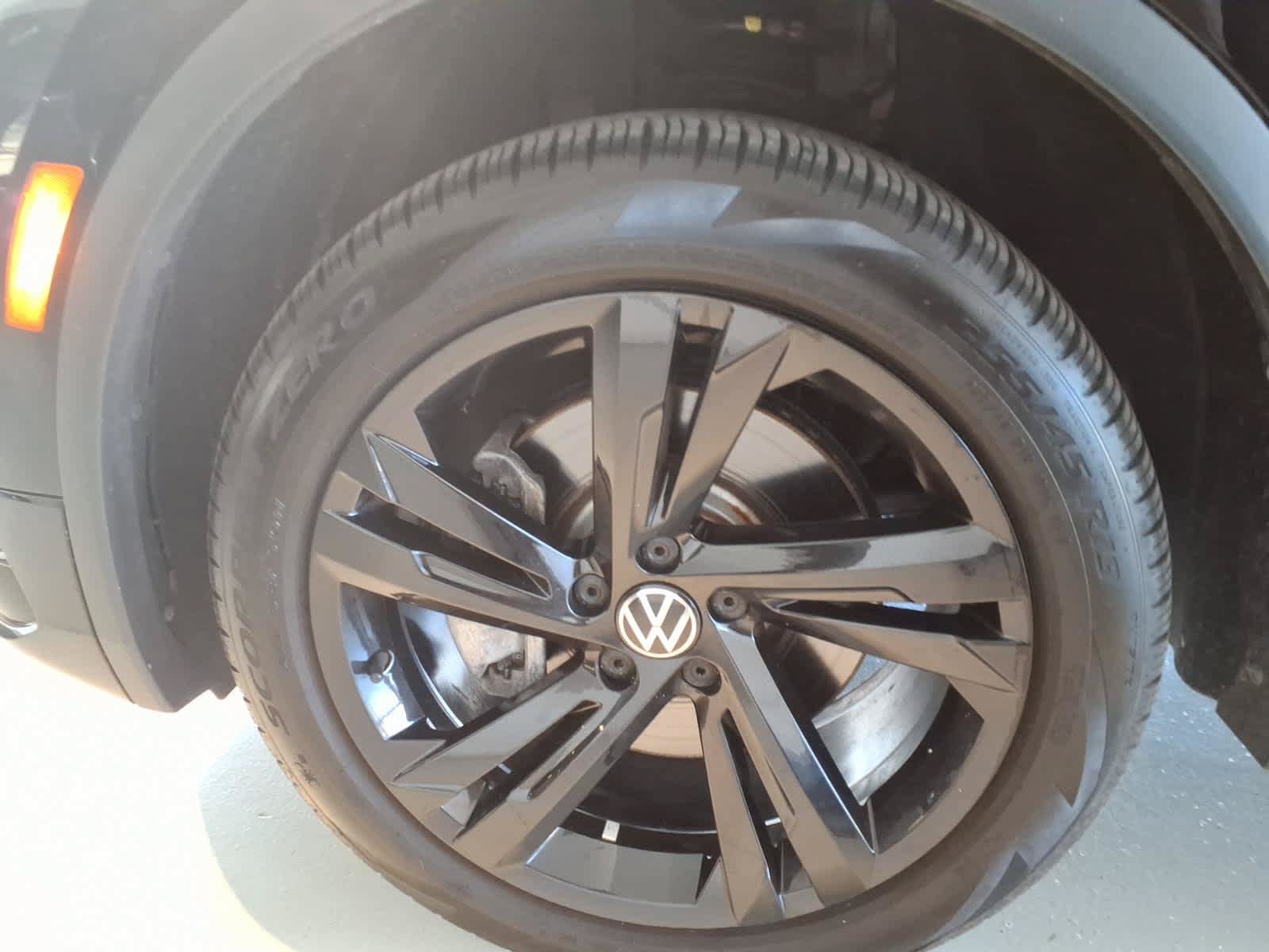 Used 2024 Volkswagen Tiguan SE R-Line AWD/4WD image 28