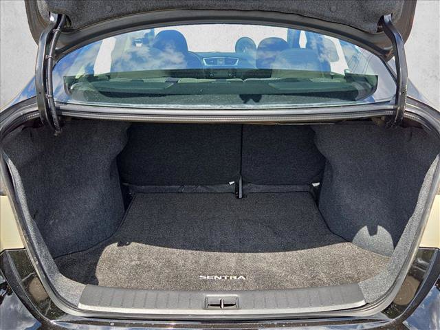 Used 2018 Nissan Sentra SR w/ Technology Package FWD image 6
