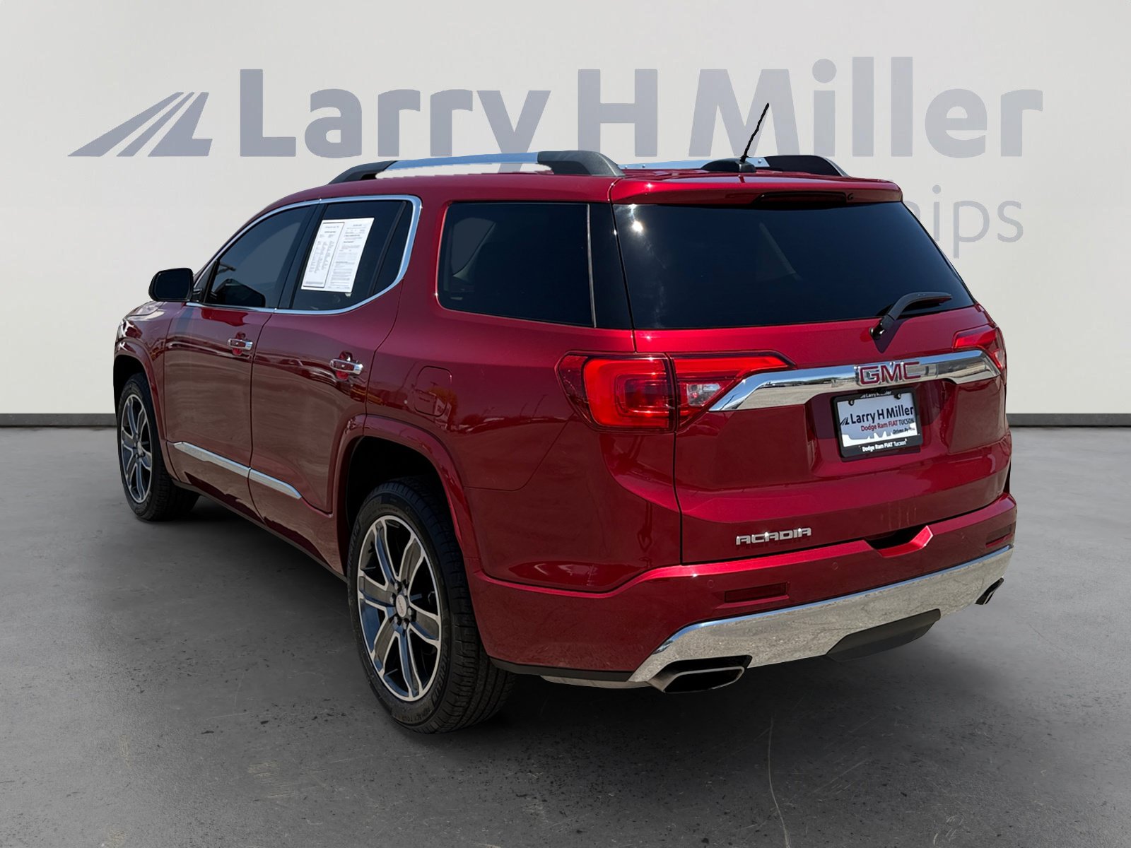 Used 2019 GMC Acadia Denali w/ Technology Package FWD image 3