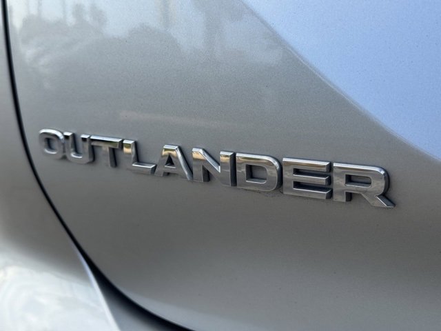 Used 2023 Mitsubishi Outlander SE image 10