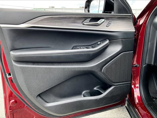 Used 2024 Jeep Grand Cherokee L Limited AWD/4WD image 9