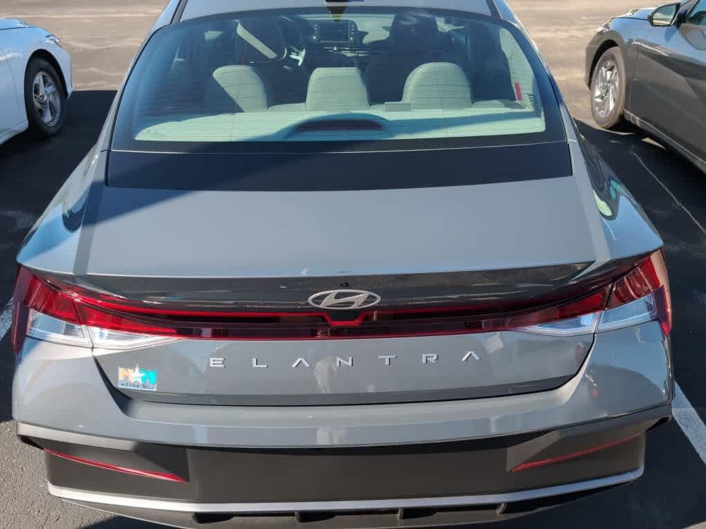 New 2026 Hyundai Elantra SE FWD image 15