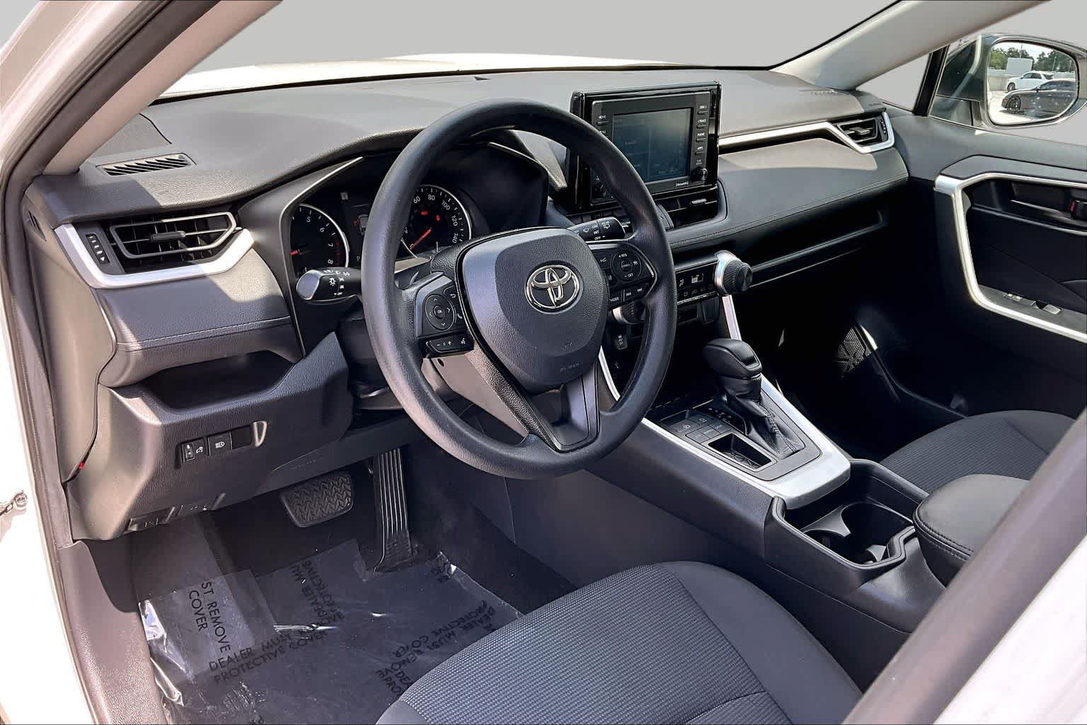 Used 2021 Toyota RAV4 LE FWD image 18