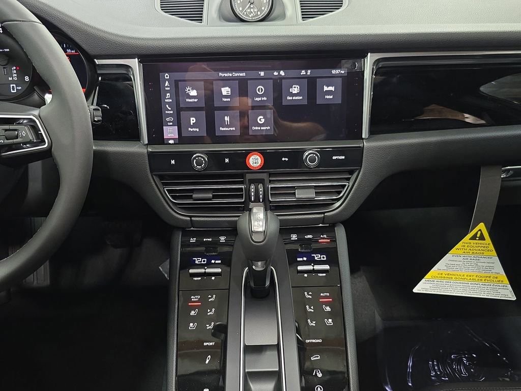 Certified 2025 Porsche Macan image 16
