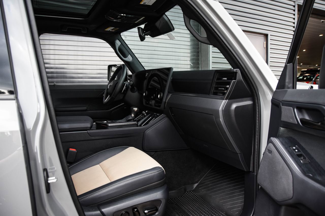 Used 2025 Lexus GX 550 image 28