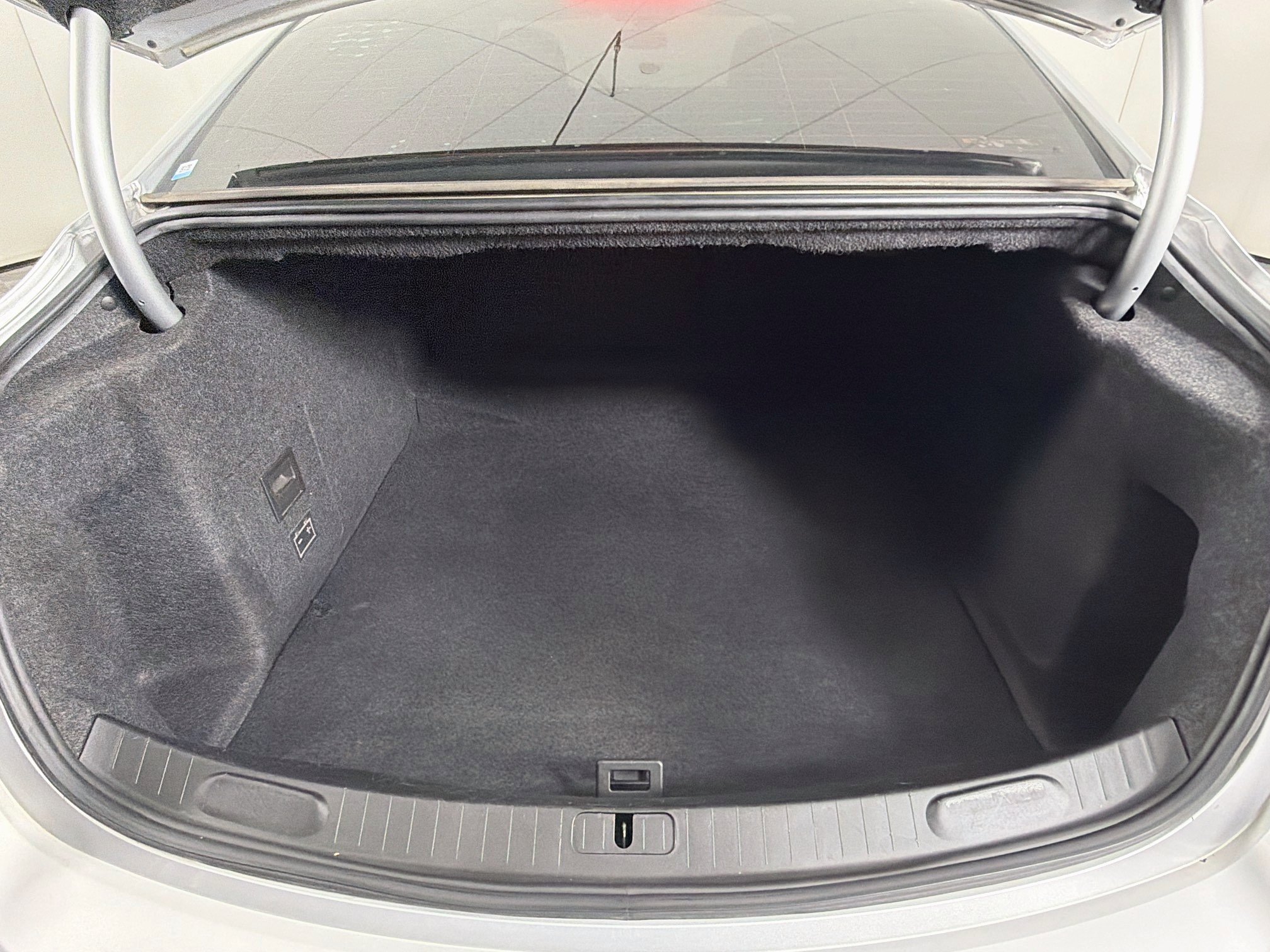 Used 2019 Chevrolet Impala LT FWD image 27