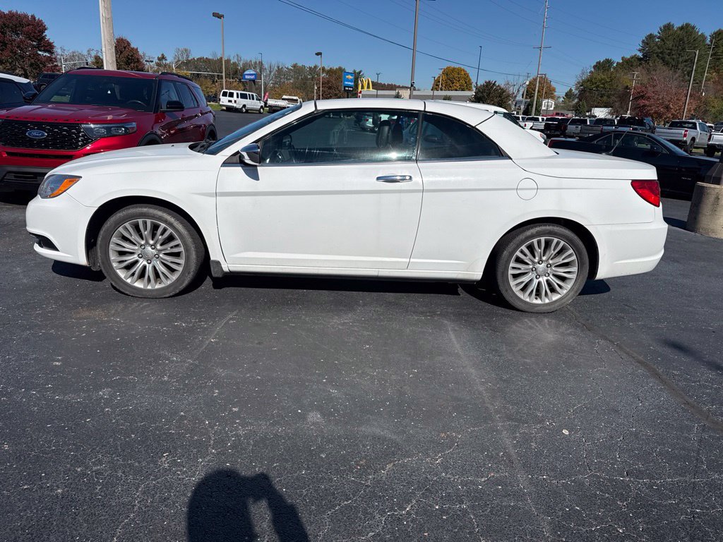 Used 2013 Chrysler 200 Limited FWD image 3