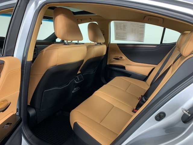 Used 2025 Lexus ES 300h w/ Premium Package image 30