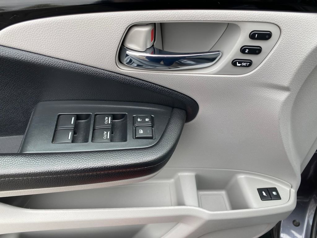 Used 2022 Honda Pilot Touring image 14