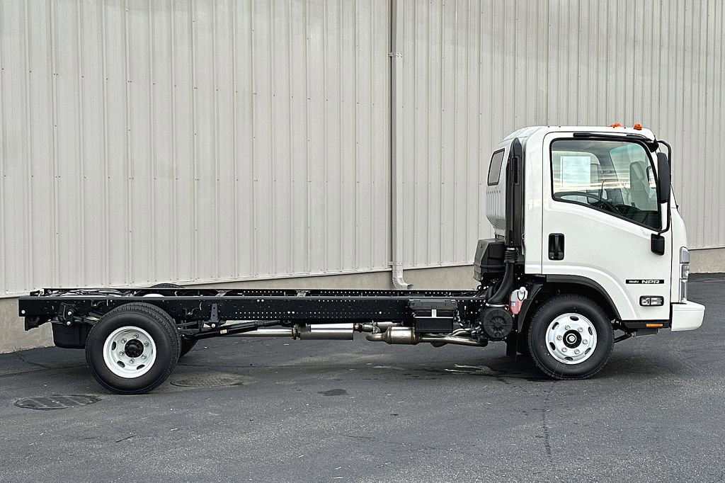 Used 2024 Isuzu NPR RWD image 3