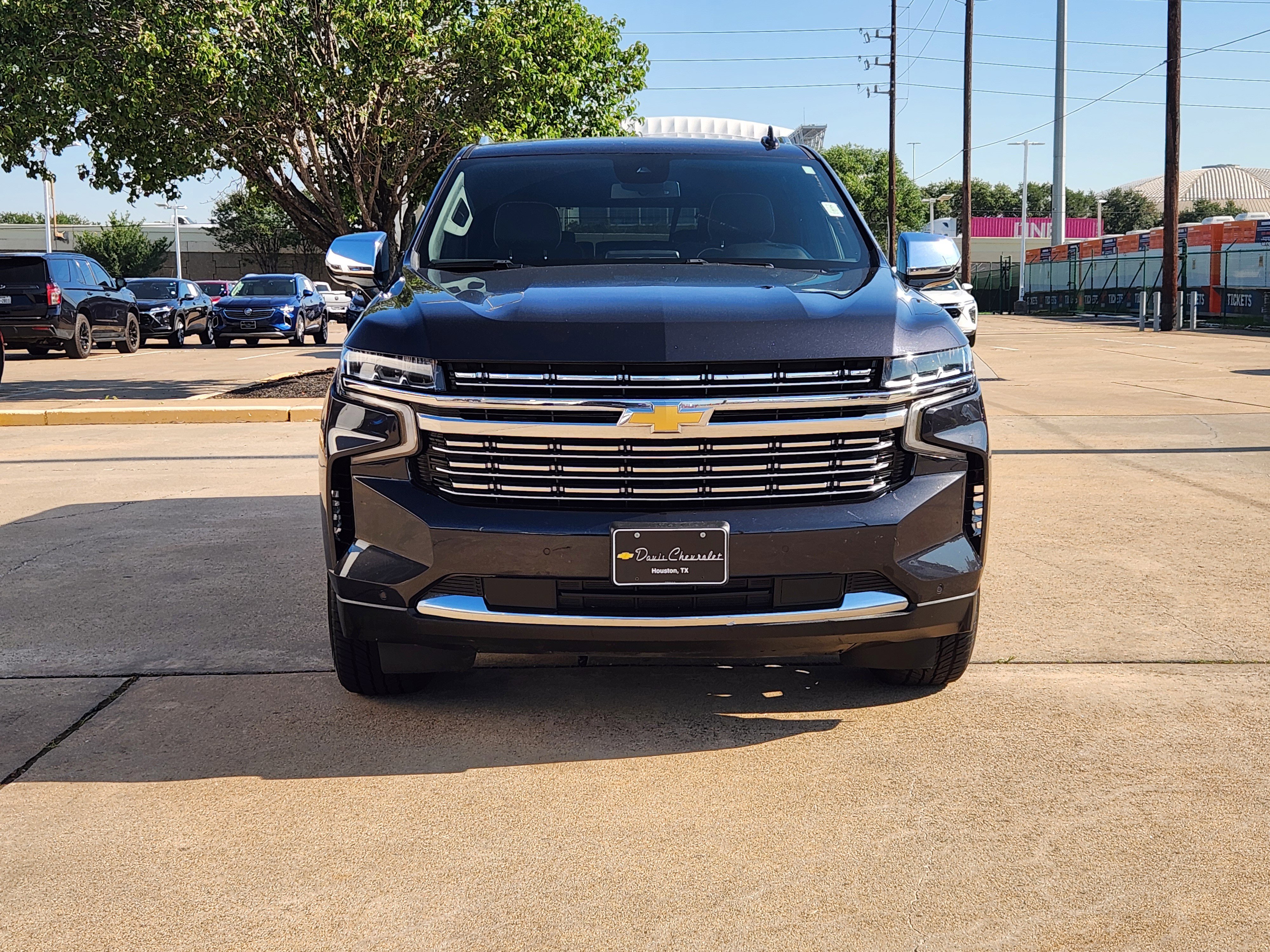 Used 2023 Chevrolet Suburban Premier RWD image 3