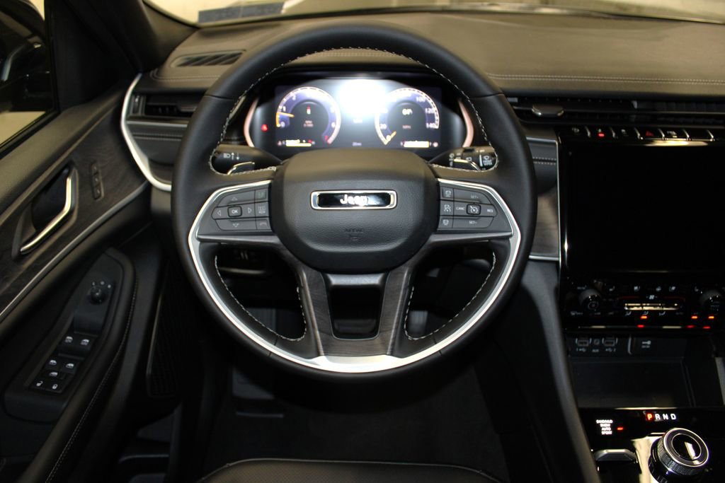 New 2025 Jeep Grand Cherokee Limited w/ Luxury Tech Group II image 12