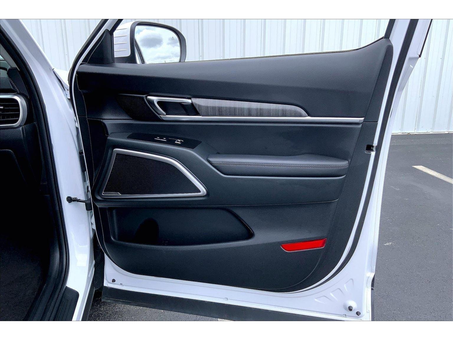 Used 2025 Kia Telluride EX image 22