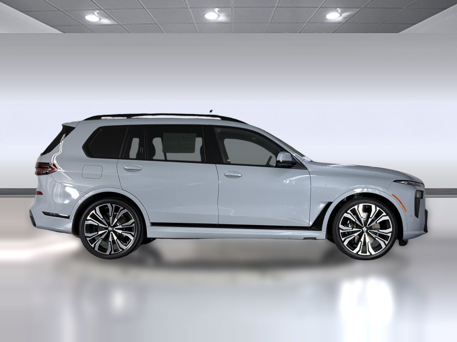 Used 2024 BMW X7 xDrive40i w/ M Sport Package AWD/4WD image 8